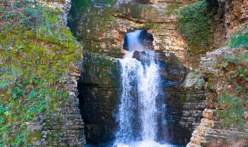 Peshtura Waterfall & Nivica Canyon
