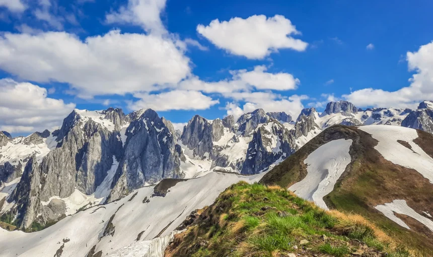 Vajusha Mountain