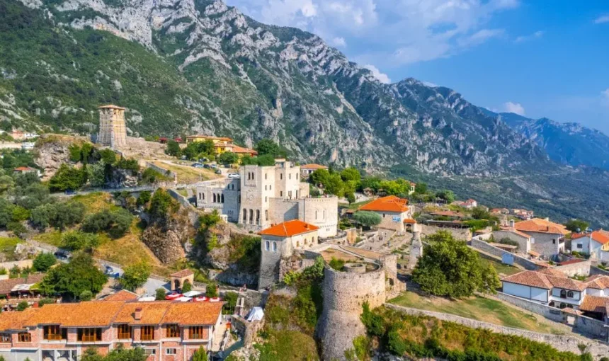 The city of Kruja & Sarisalltik Mountain